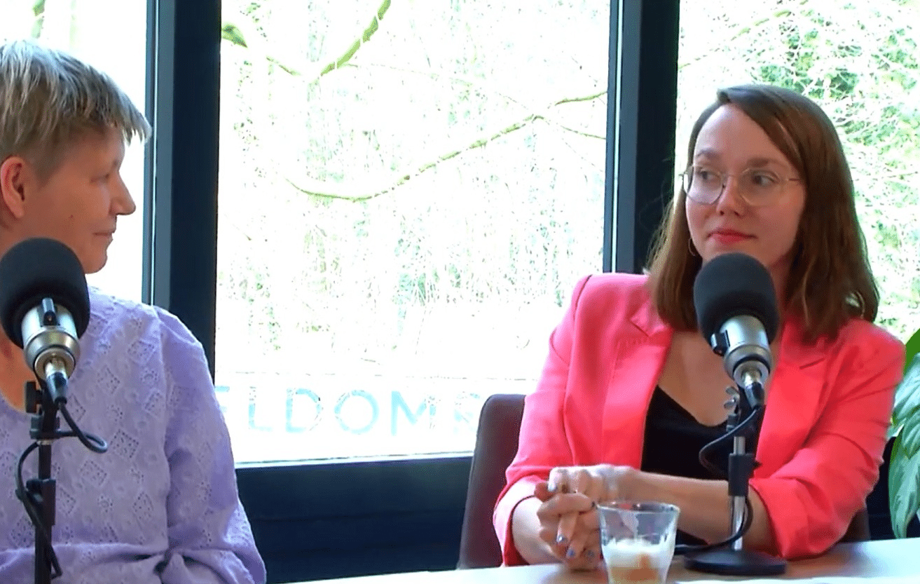 Onderzoeker Simone Harmsen in gesprek bij de INVOLV podcast