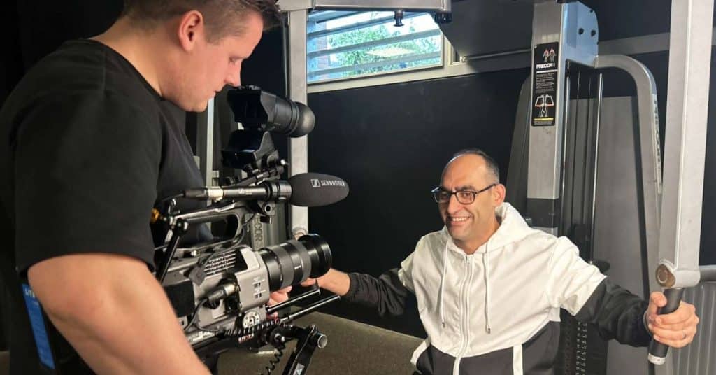 Portret van regionale participatiemaker Jaheed Andishmand in sportschool