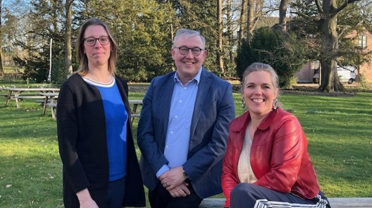 Groepsfoto van de nieuwe RvT-leden van INVOLV