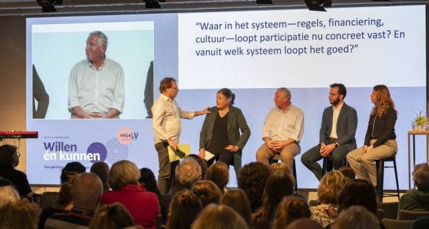 Panel in gesprek tijdens symposium 2025